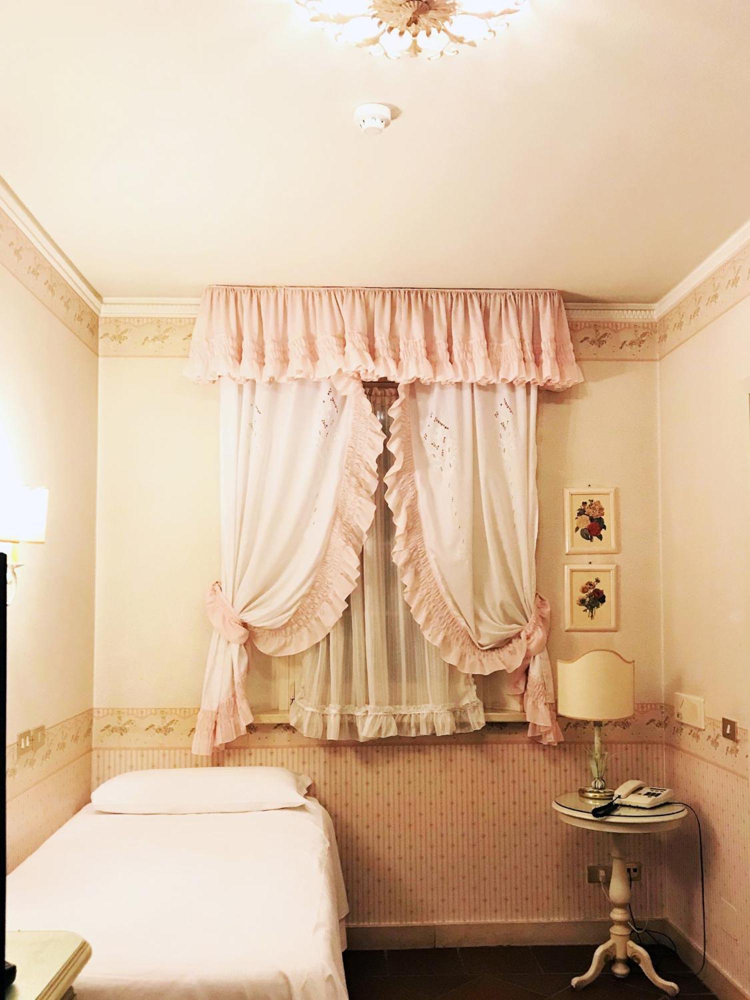 Hotel & Duchessa Isabella Collection By Gsa