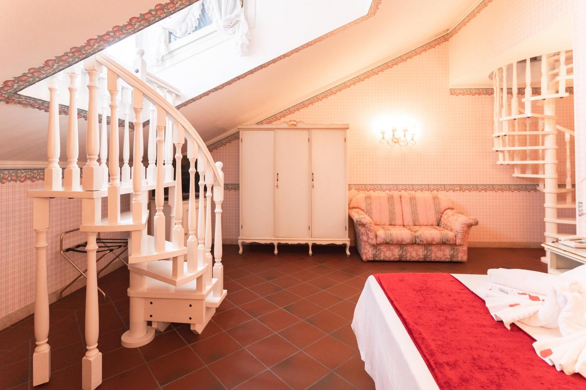 Duchessa Isabella Collection By Gsa