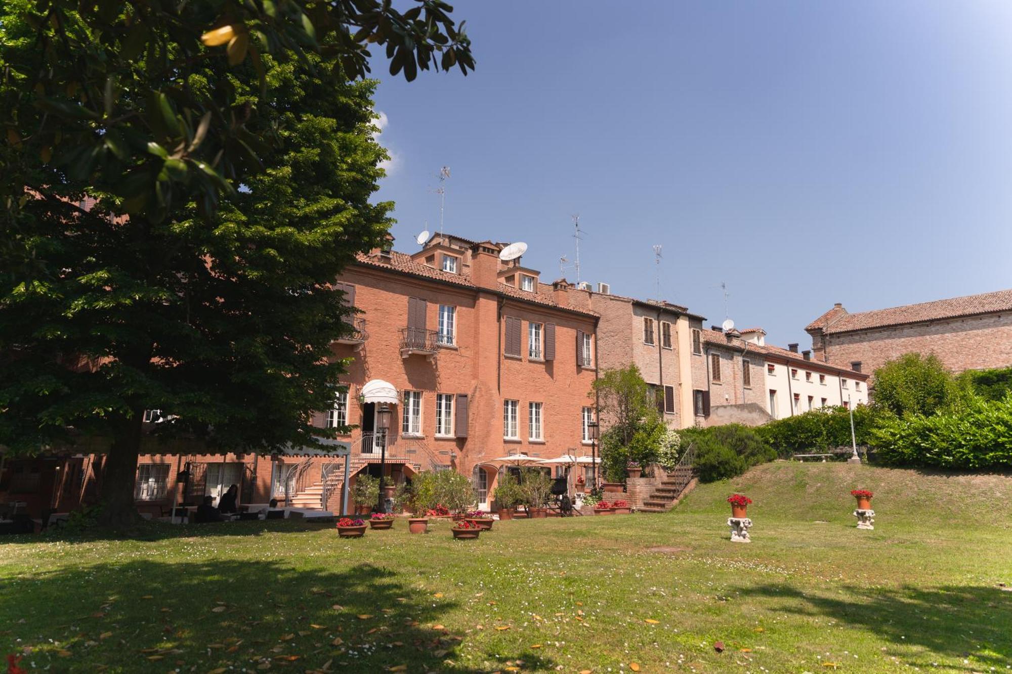 & Duchessa Isabella Collection By Gsa Hotel Ferrare