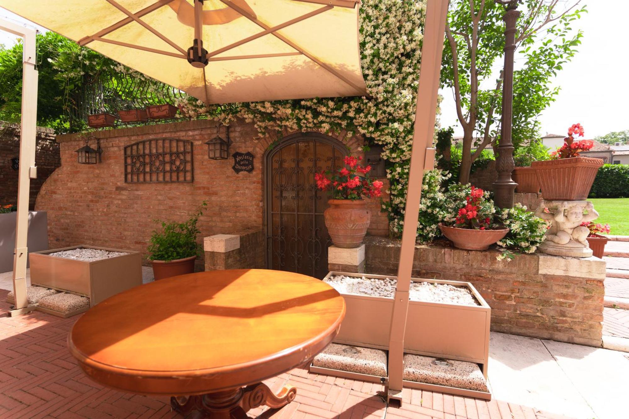 Hotel & Duchessa Isabella Collection By Gsa