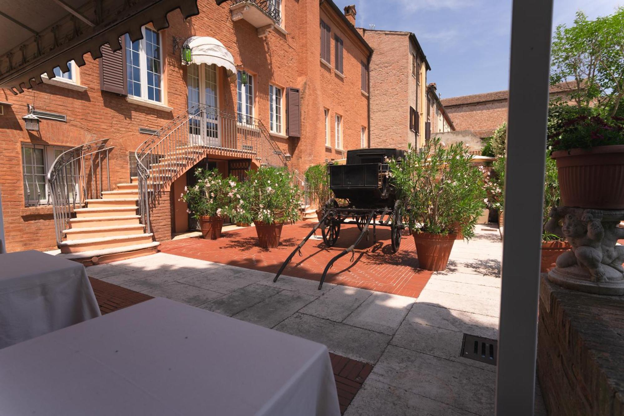 & Duchessa Isabella Collection By Gsa Hotel Ferrare