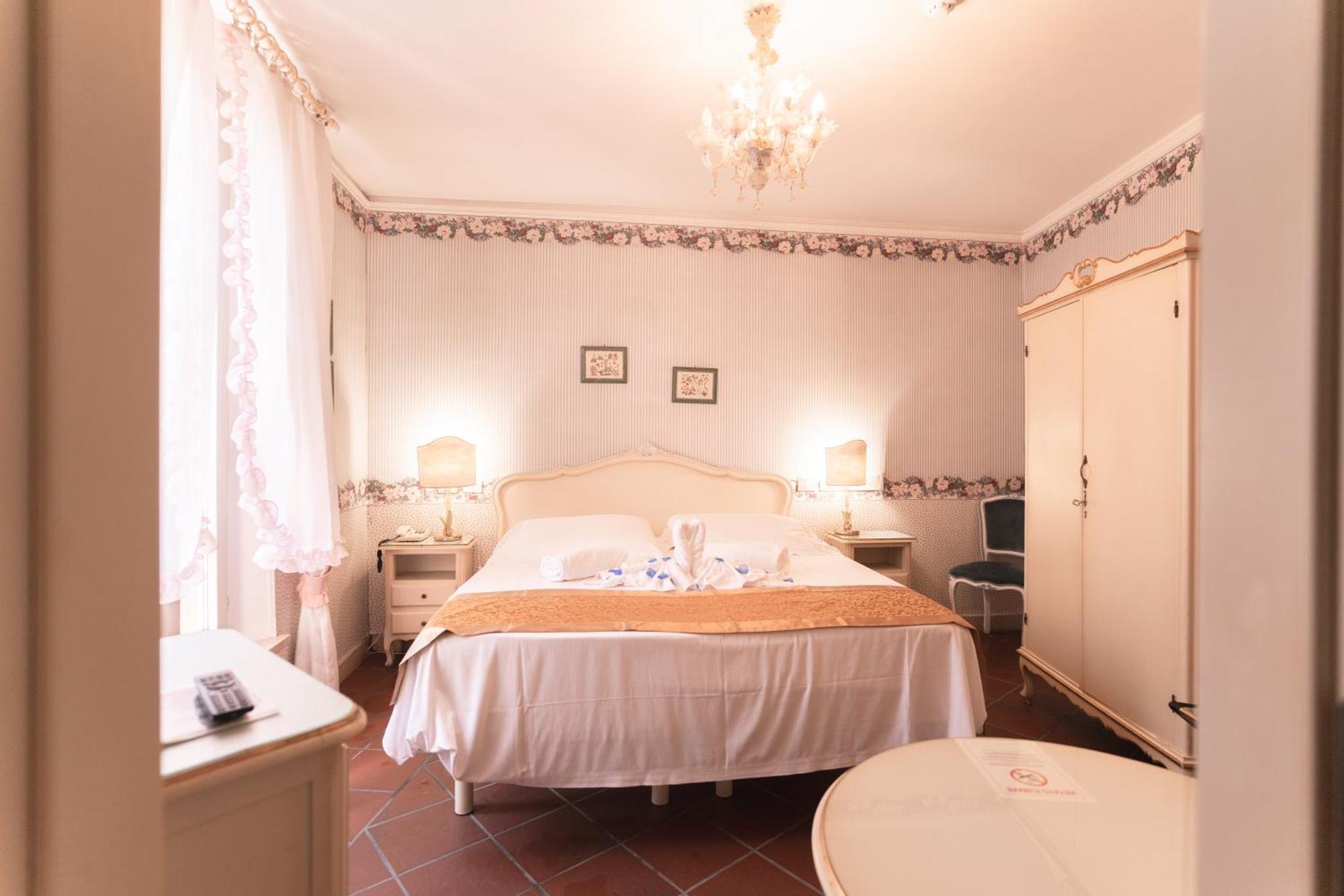 Hotel & Duchessa Isabella Collection By Gsa